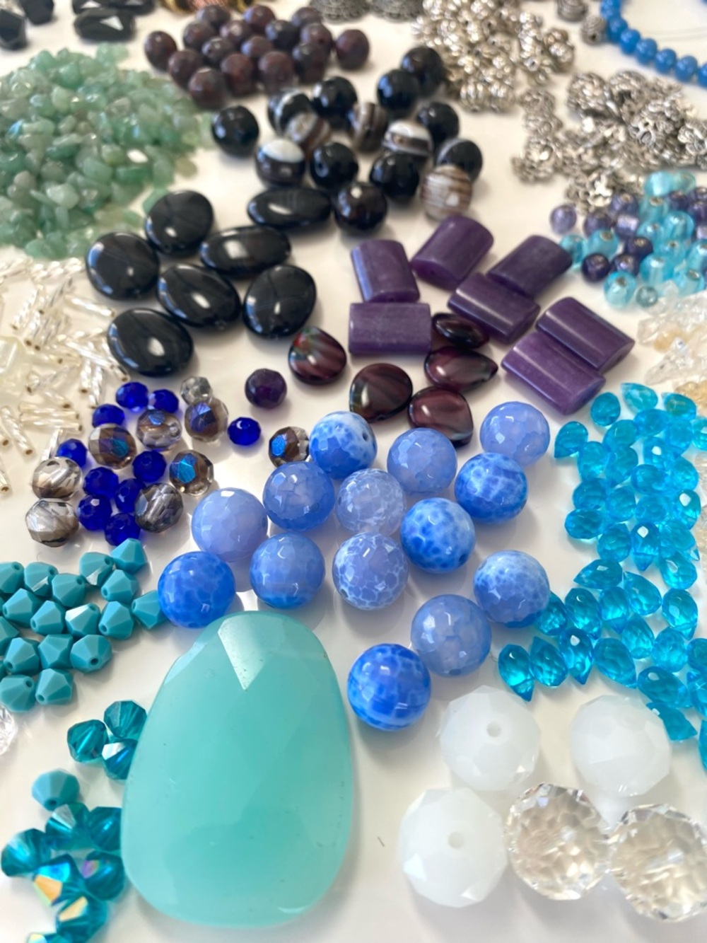 Gemstone, Crystal & Metal Bead Lot - Picture 2 of 9